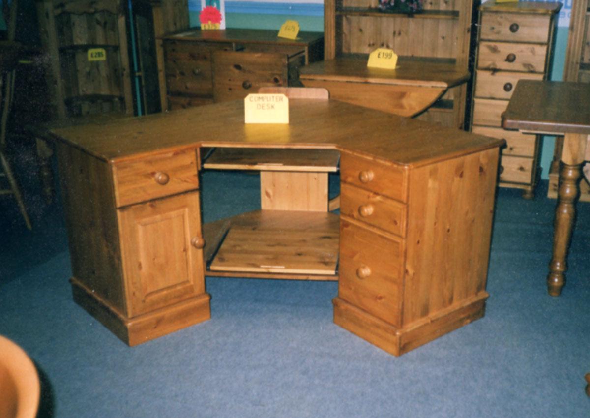 Pine corner outlet computer desk